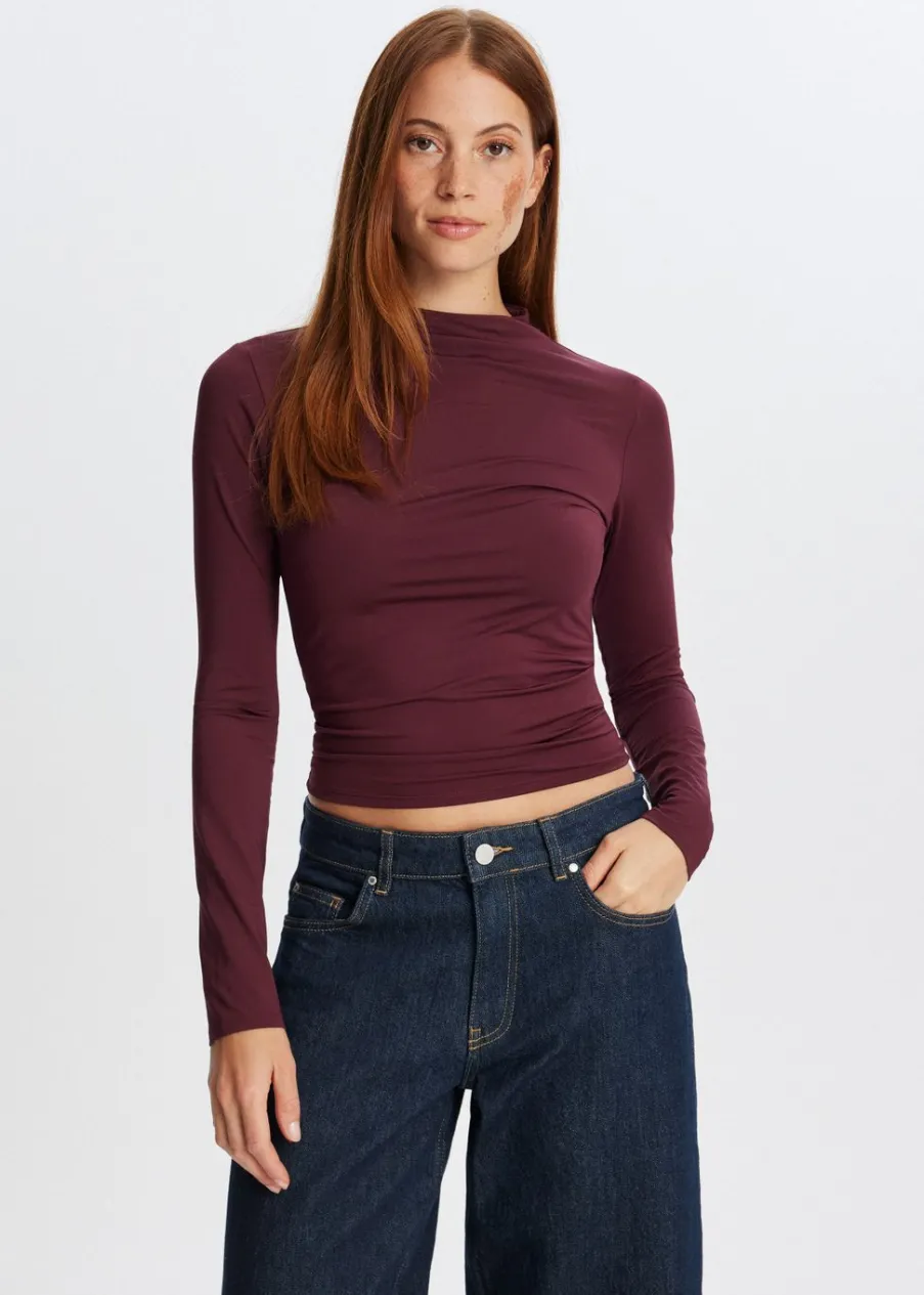 The Sting Top met hoge hals<DAMES Tops